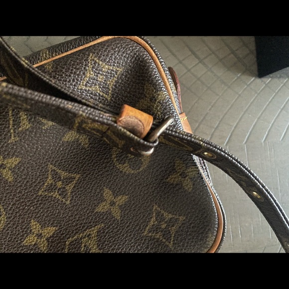 Louis Vuitton Marly Bandouliere - Picture 10 of 15